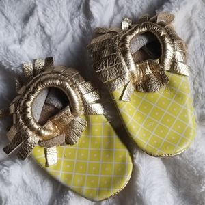 Freshly Picked Pineapple Moccasins size 7